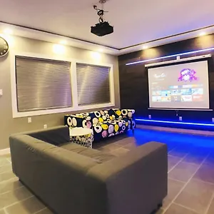  Apartment Modern, Cheerful 2bd 1br Apt+free Parking