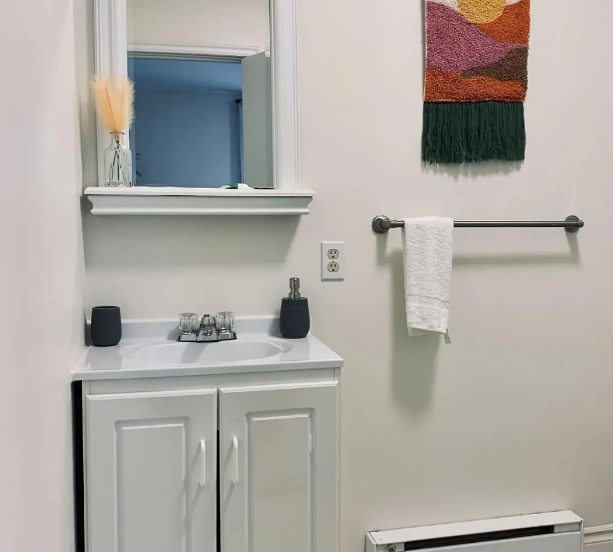 Pet-Friendly Lovely Studio #2 At Doggy Digs, Balcony Halifax Apartment